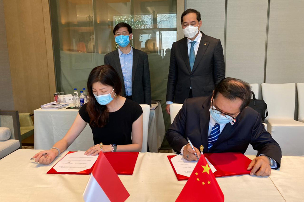 Bij deze gelegenheid was minister van Handel Lutfi getuige van de ondertekening van 6 intentieverklaringen (LOI) tussen Chinese bedrijven en Indonesische bedrijven, vertegenwoordigd door de Indonesische ambassadeur in Peking en de Indonesische handelsattaché in Peking.
